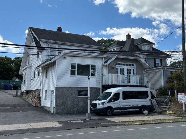 Primary Photo - 95 New Canaan Ave