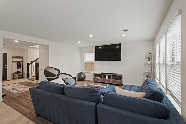 Building Photo - 4826 Hickory Deer Ln