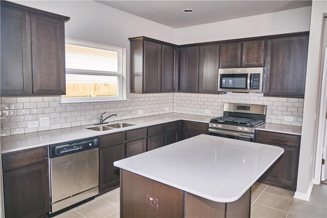 Building Photo - 816 Durness Dr