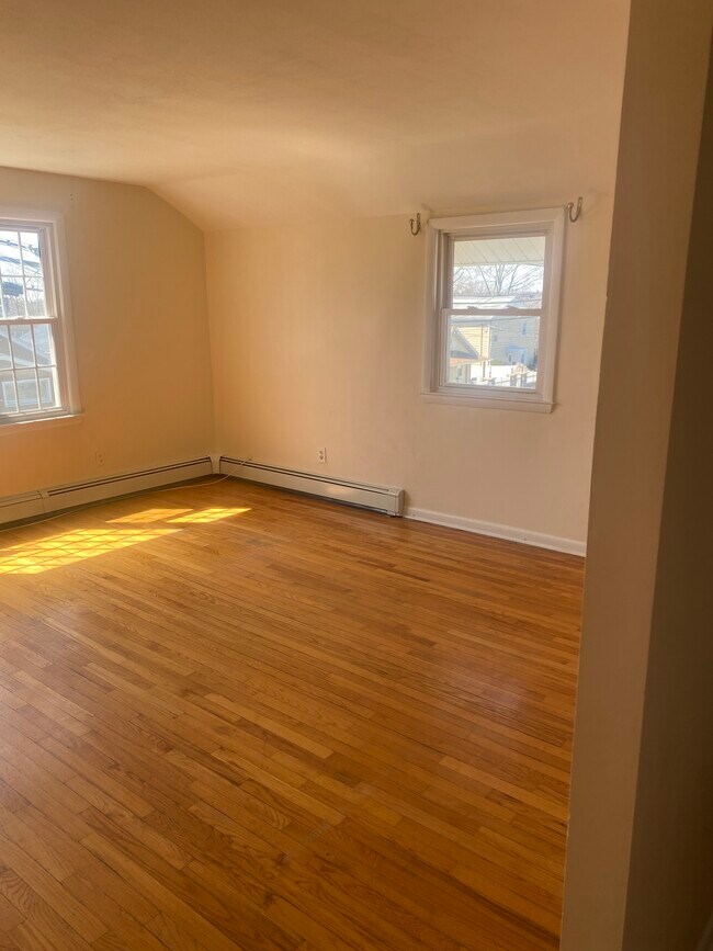 Building Photo - 25 Melrose Pl