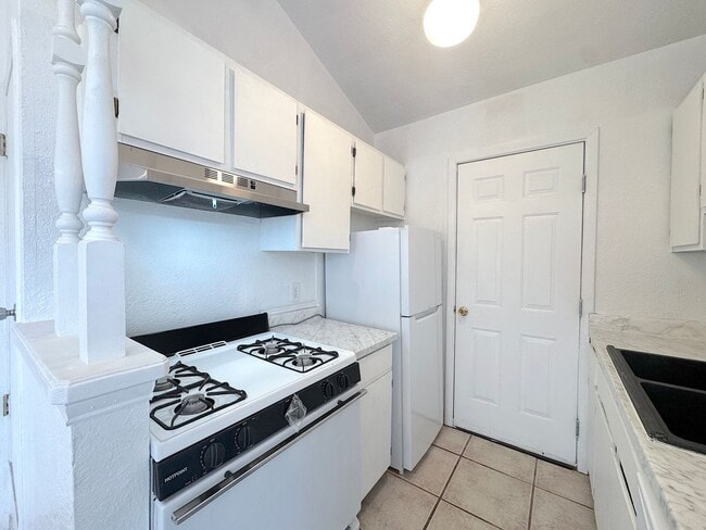 Building Photo - Northeast El Paso 2 bed/2 bath