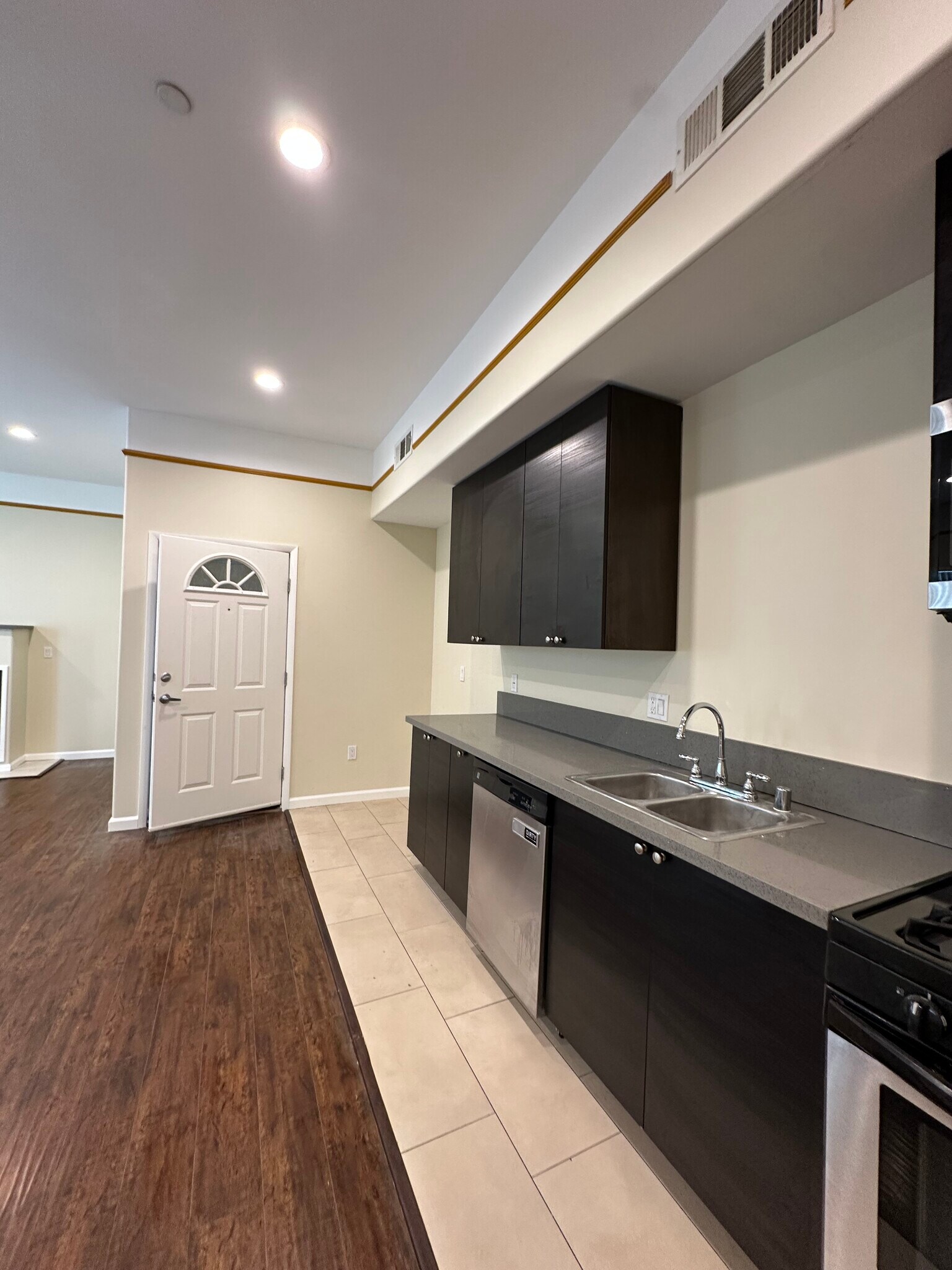 Building Photo - 14233 Tiara St