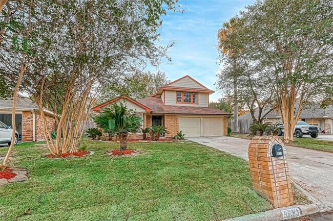 Building Photo - 9831 Orangevale Dr