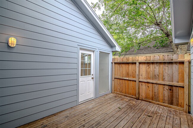 Building Photo - 1710 Blindlake Dr