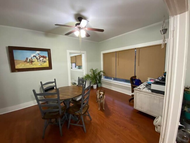 Building Photo - Super cute, good sized, one bedroom home o...