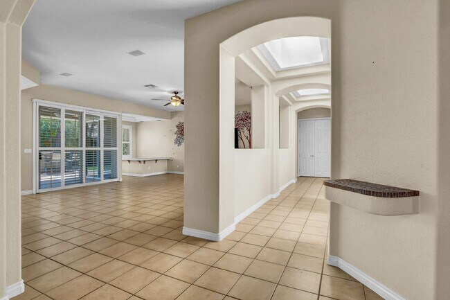 Building Photo - Single Story in Country Club Hills!