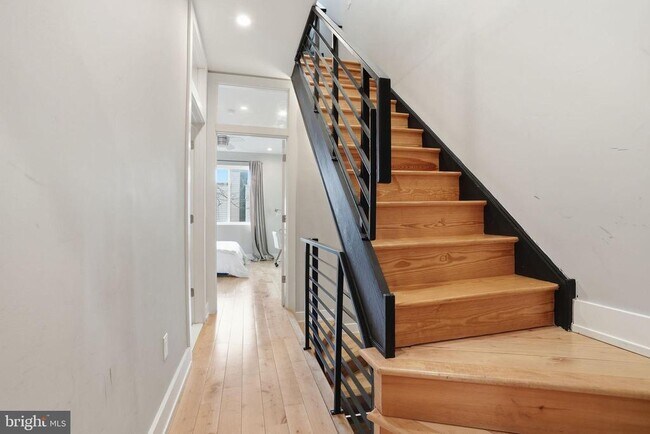 Building Photo - 1514 S Bambrey St