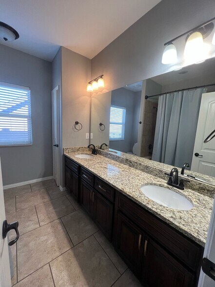 Building Photo - 803 Founders Rd