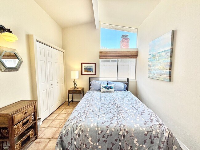 Building Photo - 207 Rossmore- MFR