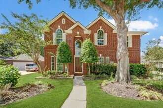 Building Photo - Stunning 4-Bedroom, 2.5-Bathroom Home with...