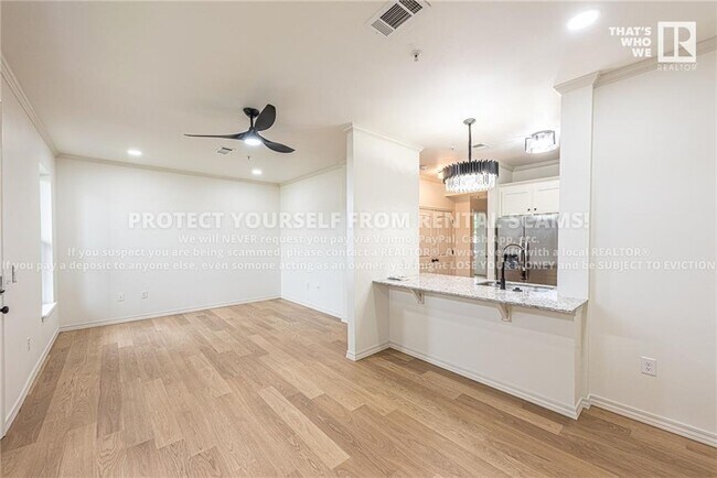 Building Photo - 1115 N Leverett Ave