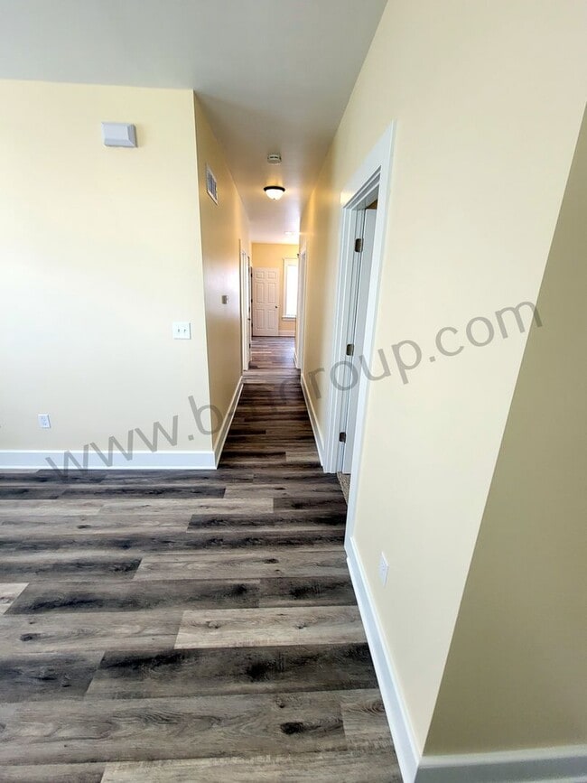 Building Photo - Newly Updated