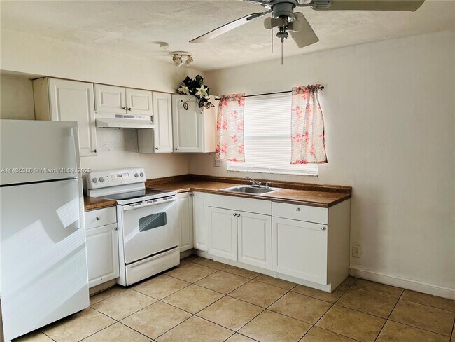 Building Photo - 6338 Polk St