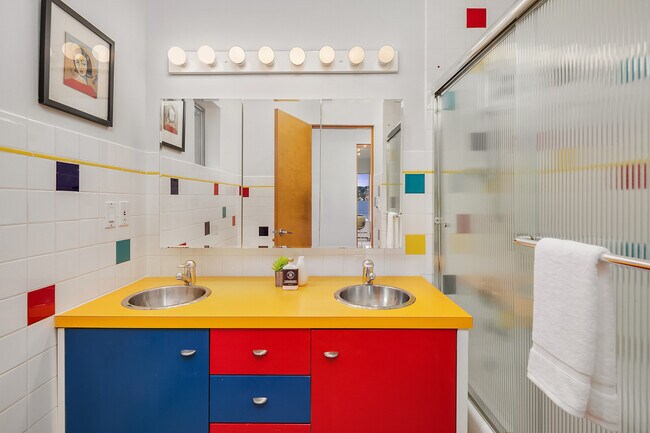 Building Photo - 10514 Riviera Pl NE