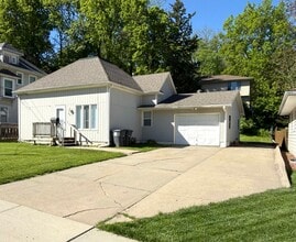 Building Photo - Easy to Maintain 2 Bed Home with Attached Garage