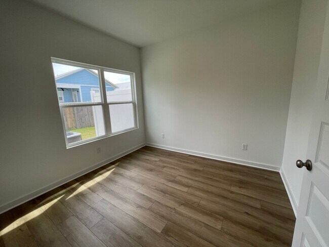 Building Photo - For Lease - Brand New 3 BR|3 BA Townhome