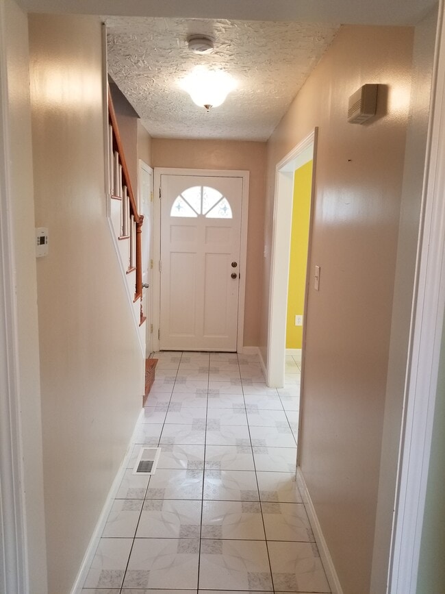 Building Photo - 85 Pond St