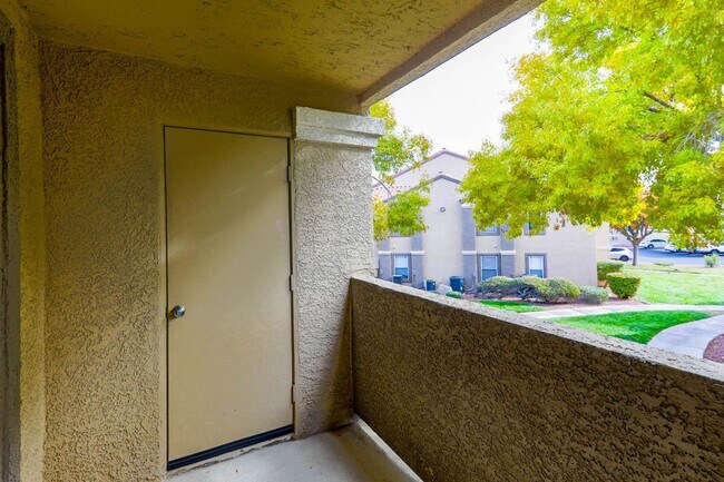 Building Photo - 3 Bedroom, 2 Full Bath Condo In Great Location