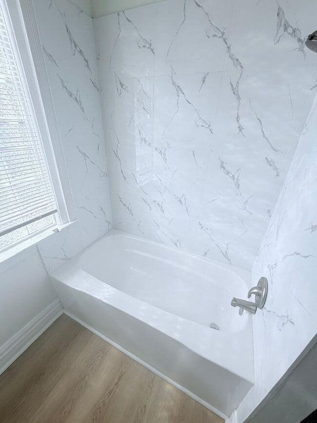 Building Photo - 2604 W 27th St