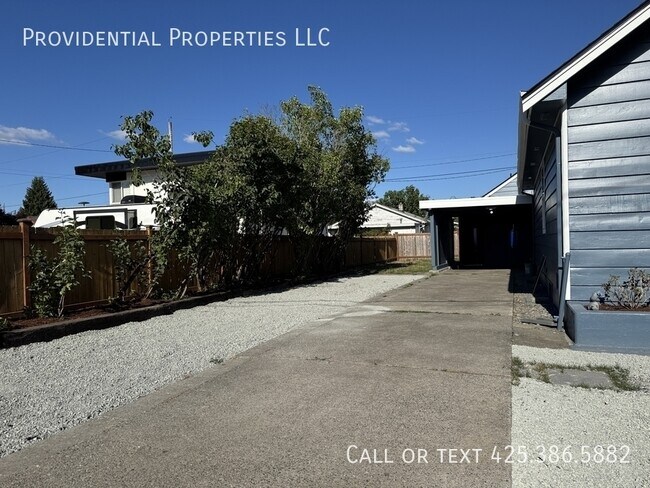 Building Photo - 708 D St SE