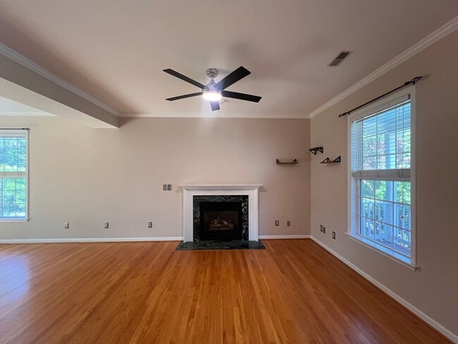 Building Photo - 1093 Wintergreen Ln