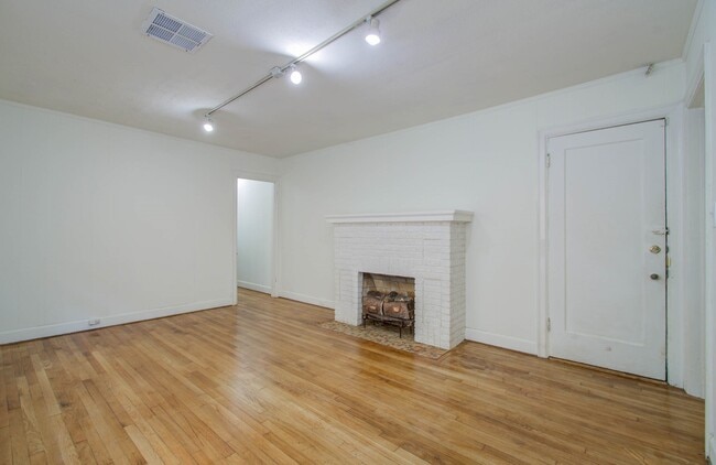 Building Photo - 1428 Wentworth St