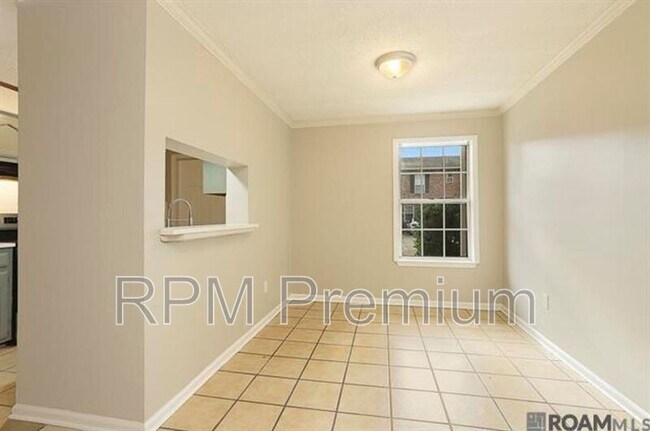Building Photo - 4625 Parkoaks Dr