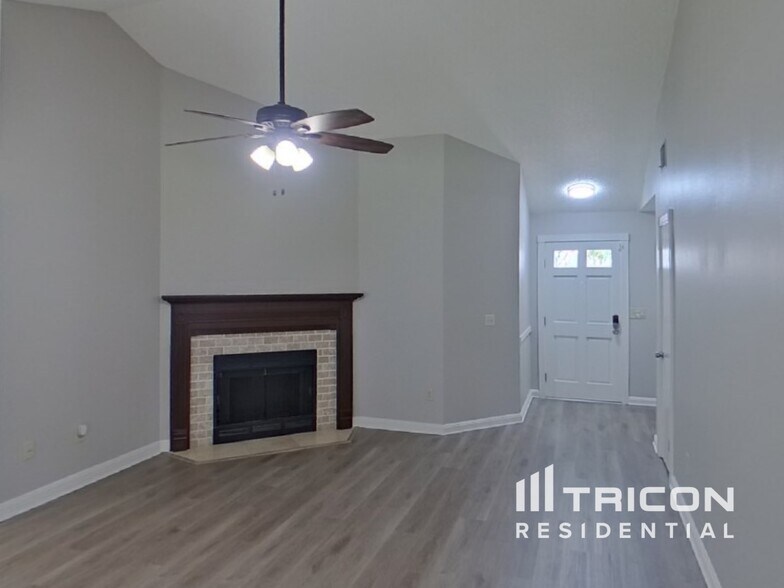 Building Photo - 2015 Branch Tree Ln