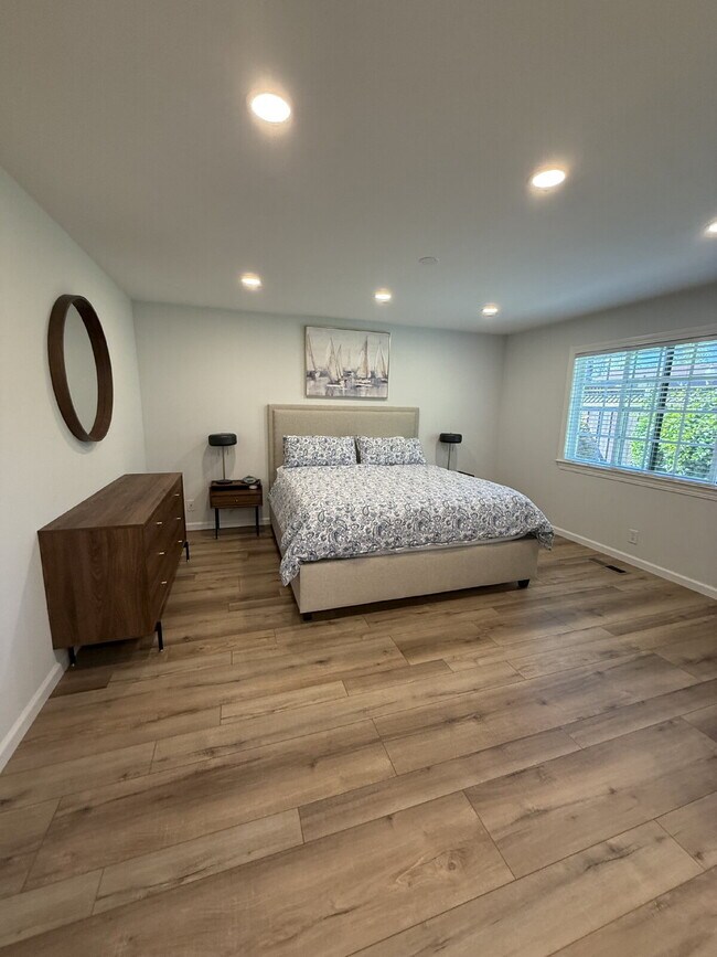Building Photo - Stunning Fully Remodeled 4-Bedroom 2 Bathroom Home with Designer Kitchen & Spacious Open Layout i...