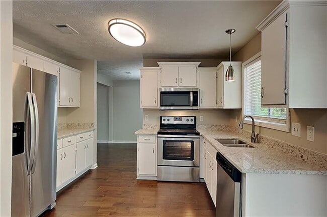 Building Photo - 2263 Turtle Club Dr NE