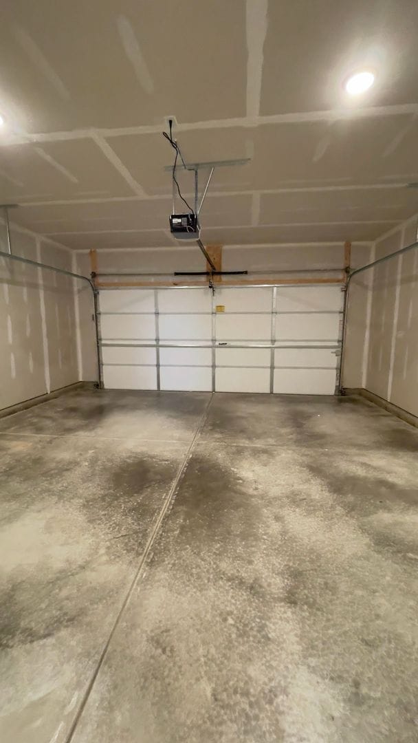 Building Photo - AVALON BLUFF......3 Bedroom 2 Bath