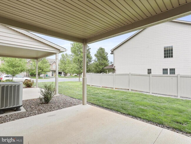 Building Photo - 20 Delano Dr