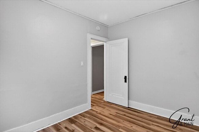 Building Photo - $1550 4 bedrooms