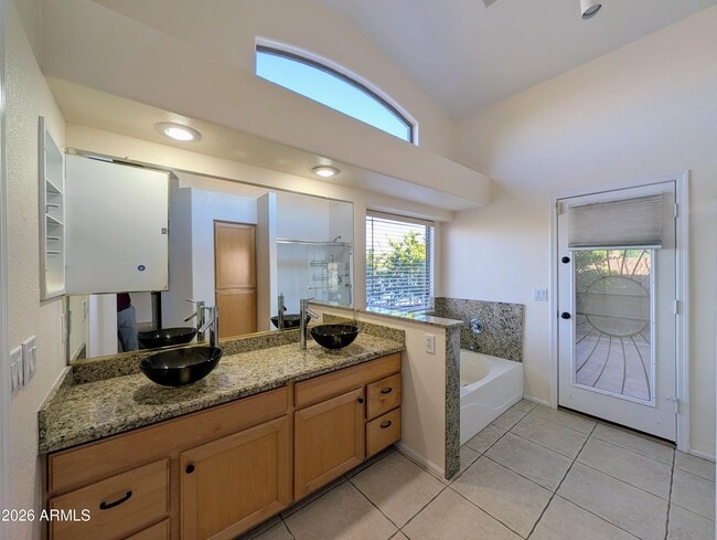 Building Photo - 11134 W Windsor Ave