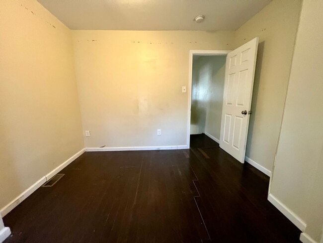 Building Photo - Gorgeous 3-Bedroom Townhome in Elmwood Park! Available NOW!