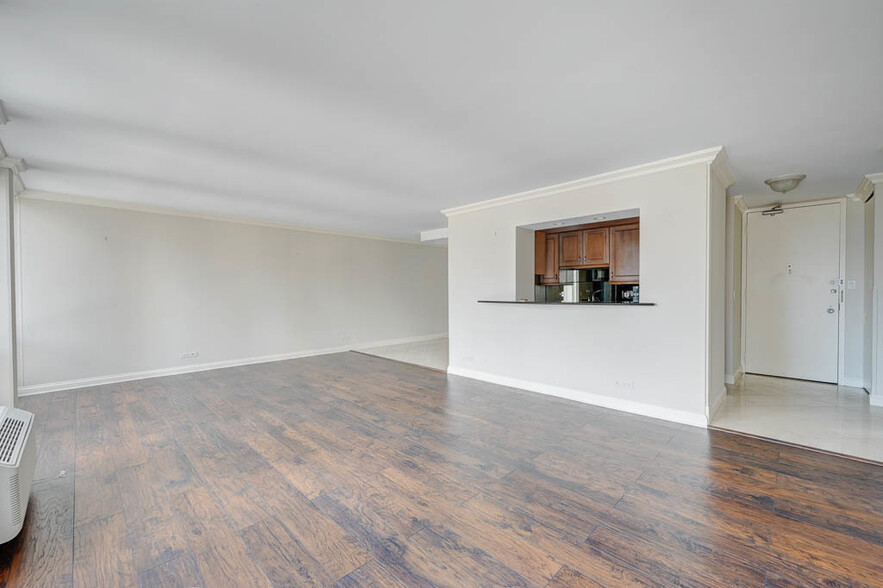 Primary Photo - 111 E Chestnut St