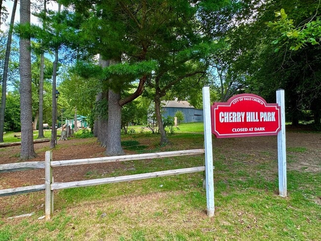 Building Photo - 411 Hampton Ct