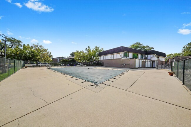 Building Photo - 9S125 Lake Dr