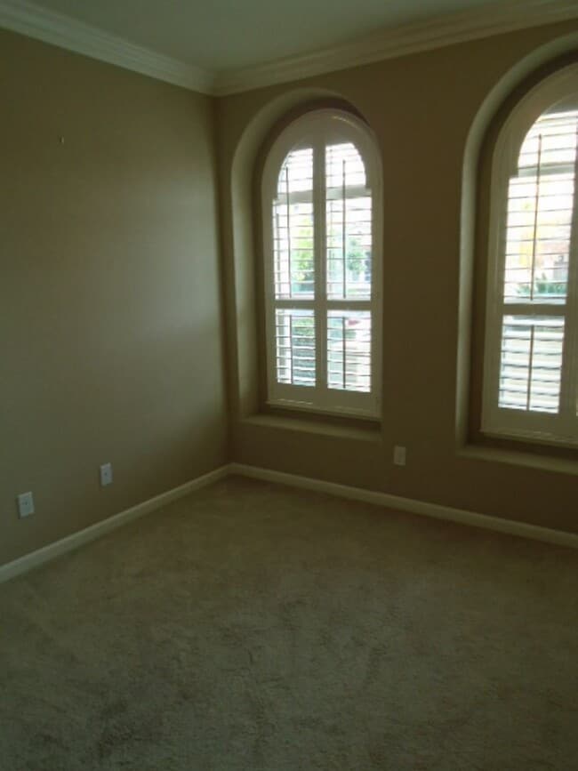 Building Photo - BEAUTIFUL 2 STORY IN WEST ROSEVILLE! 4 BEDROOM, 3 BATH, 3 CAR GARAGE, WITH LOW MAINTENANCE YARD!