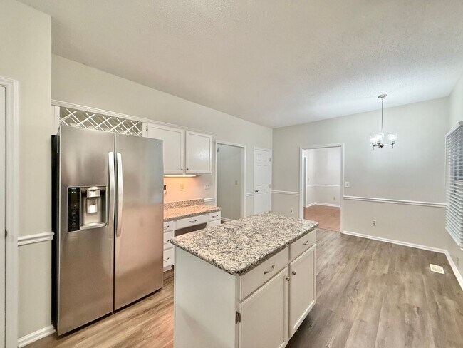 Building Photo - **OFFERING WAIVED APPLICATION FEES & $200 ...