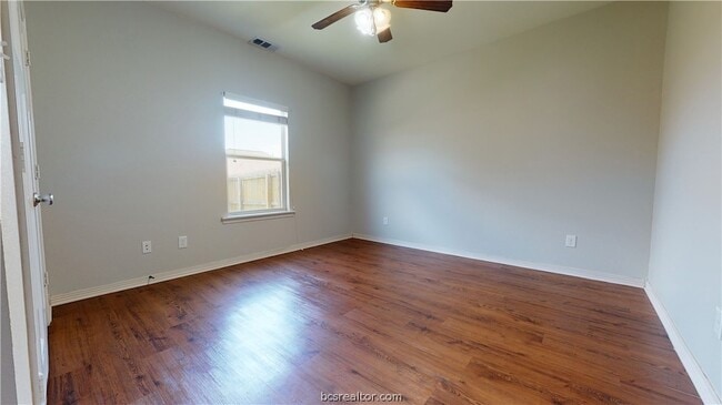 Building Photo - 2501 Horse Shoe Dr