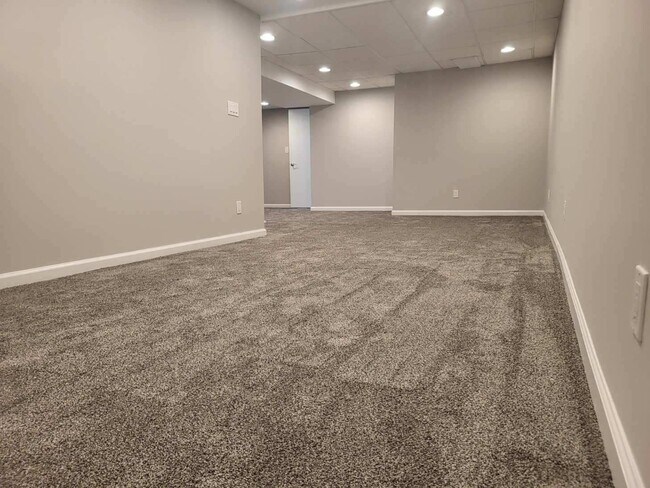 Building Photo - 11447 Lynhurst Dr