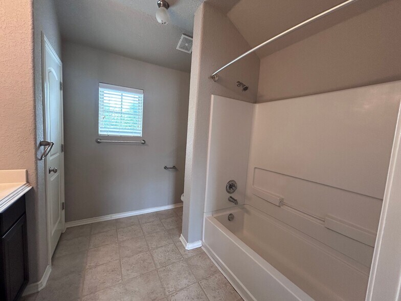 Building Photo - 5435 Bright Run