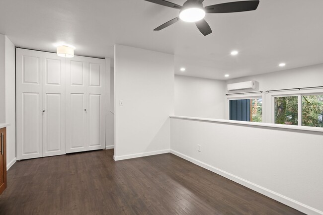 Building Photo - 3 Bed/ 2.5 bath Tanglewood Condo