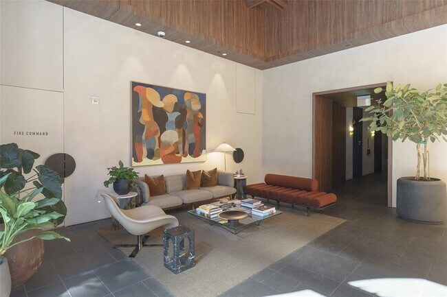 Building Photo - 610 Davis St