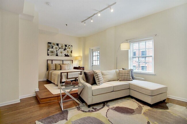Building Photo - 227 Christopher Columbus Dr