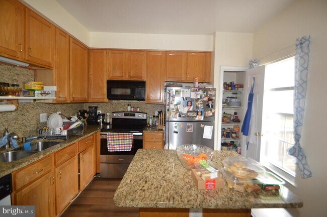 Building Photo - 25445 Morse Dr