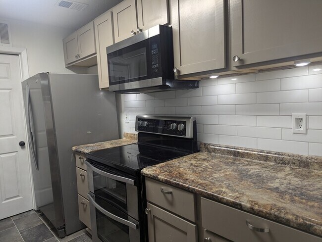 Building Photo - Charming 2-Bedroom, 2-Bath Condo with Mode...