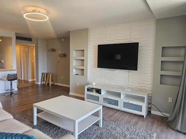 Building Photo - 1780 NE 191st St