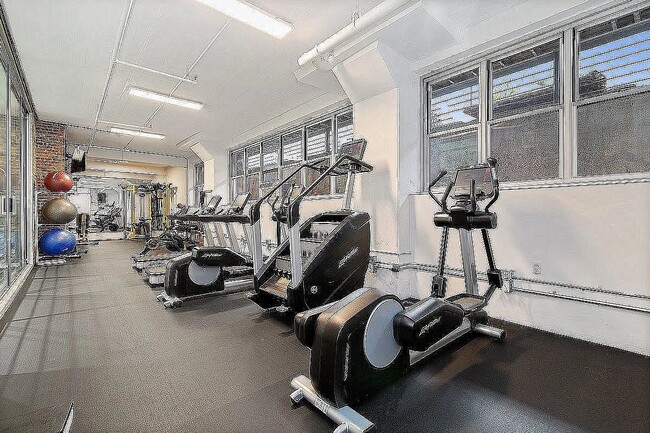 Building Photo - 99 Gold Street